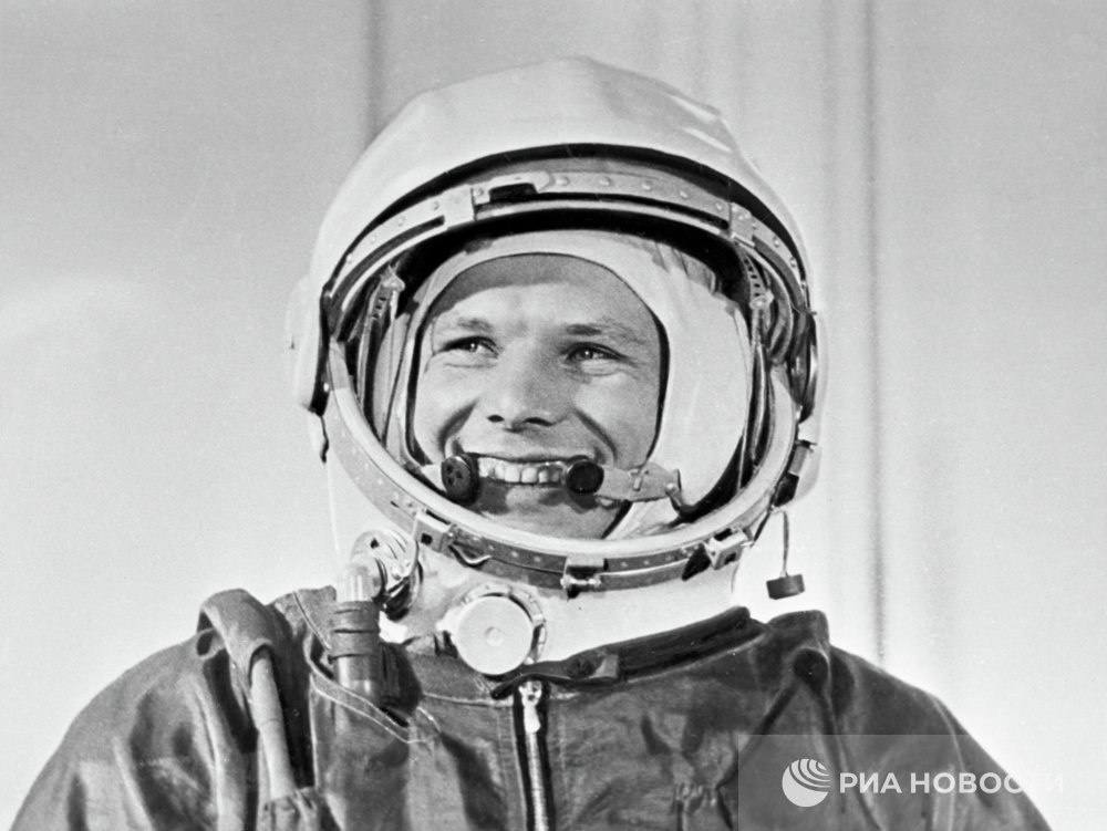 Юрий Гагарин - первый человек в космосе