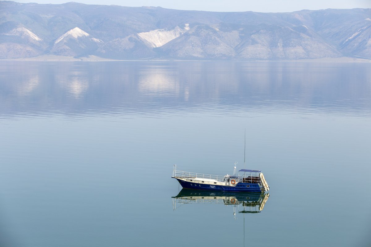 Катер на озере Байкал. Алексей Смышляев/ТАСС