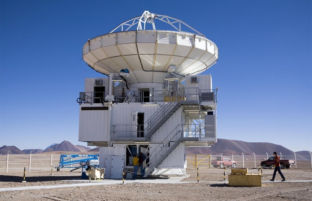 Atacama Pathfinder Experiment (APEX) — радиотелескоп, расположенный на высоте 5100 метров над уровнем моря. Фото: ESO/H.H.Heyer/CC BY 4.0